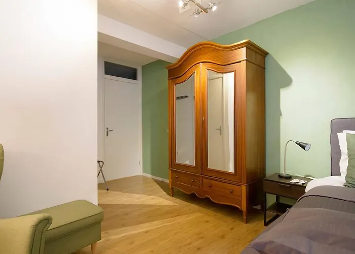 Pleasant In The Center *